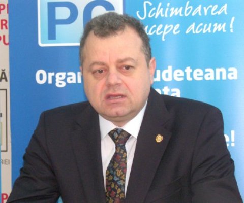 Senatorul Banias are grijă de foştii colegi din PDL: Vicenţius Petrescu, director în port, dar şi consilier la Canale Navigabile